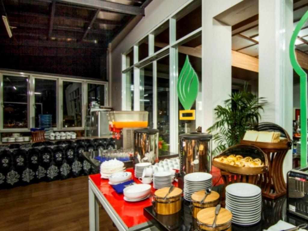 The Rizen Hotel Cisarua Esterno foto