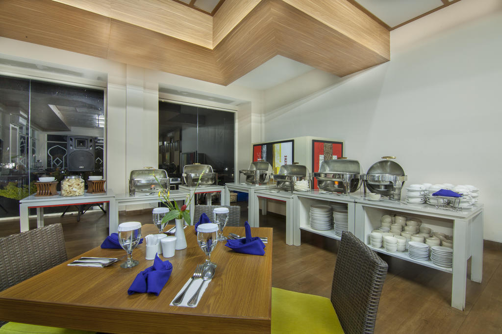 The Rizen Hotel Cisarua Esterno foto