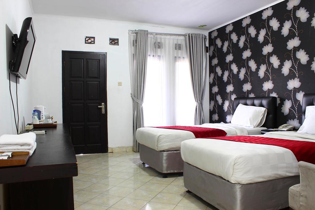 The Rizen Hotel Cisarua Esterno foto
