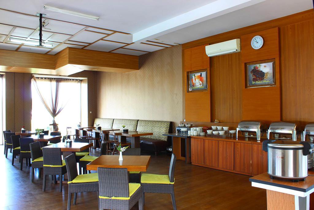 The Rizen Hotel Cisarua Esterno foto