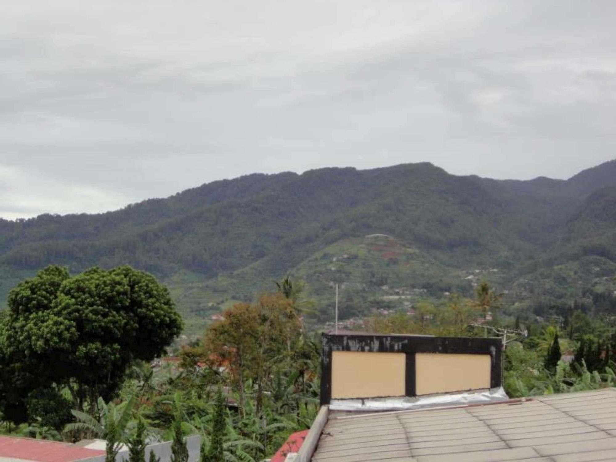 The Rizen Hotel Cisarua Esterno foto