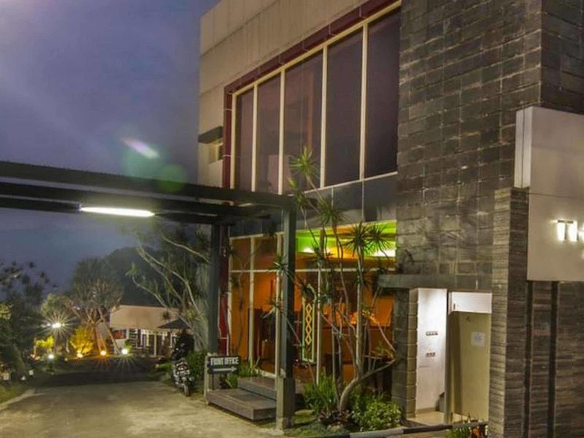 The Rizen Hotel Cisarua Esterno foto